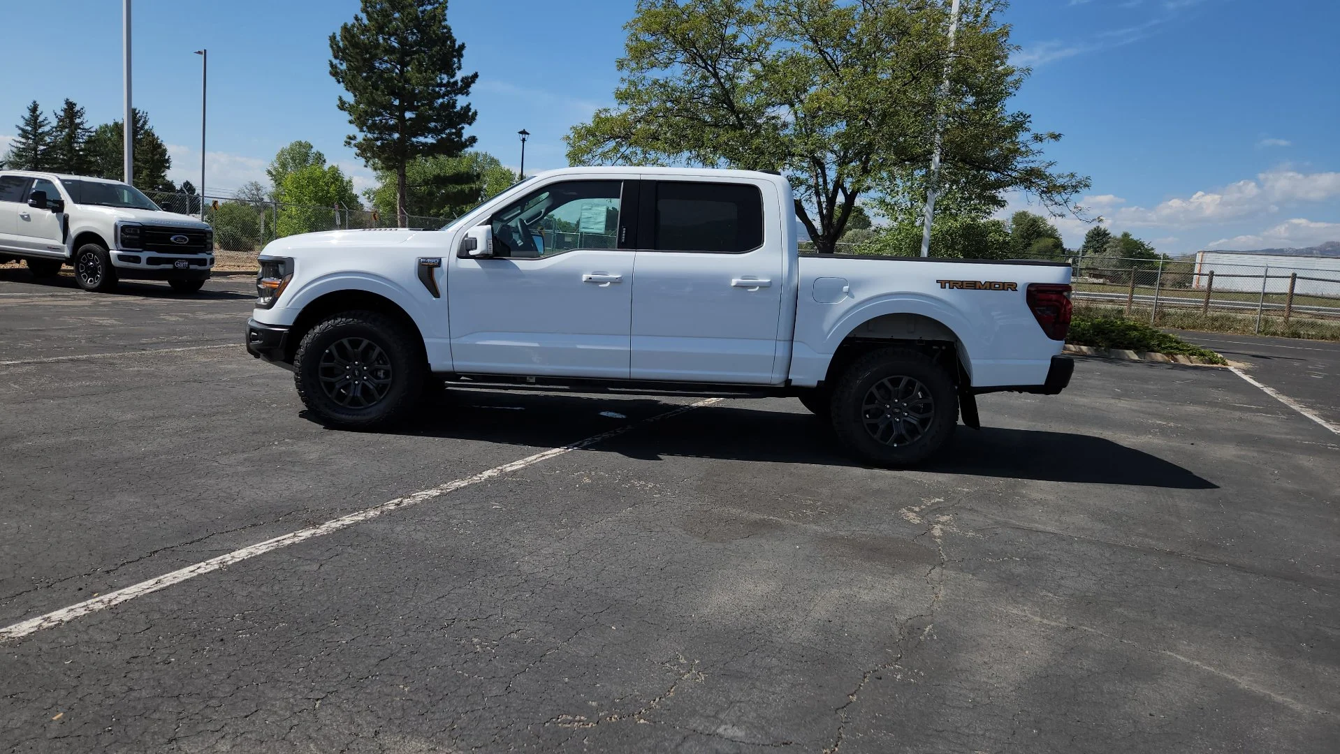 New 2026 Oxford White Ford Tremor image 3