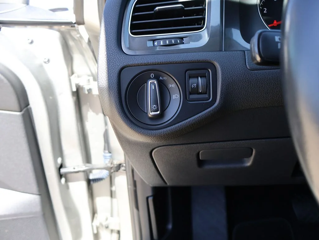 Used 2018  Volkswagen TSI S 4-Door image 24