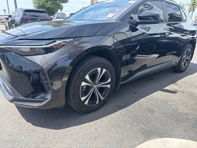 Used 2025 Toyota bZ4X XLE with VIN JTMAAAAA6SA057086 for sale in Torrance, CA