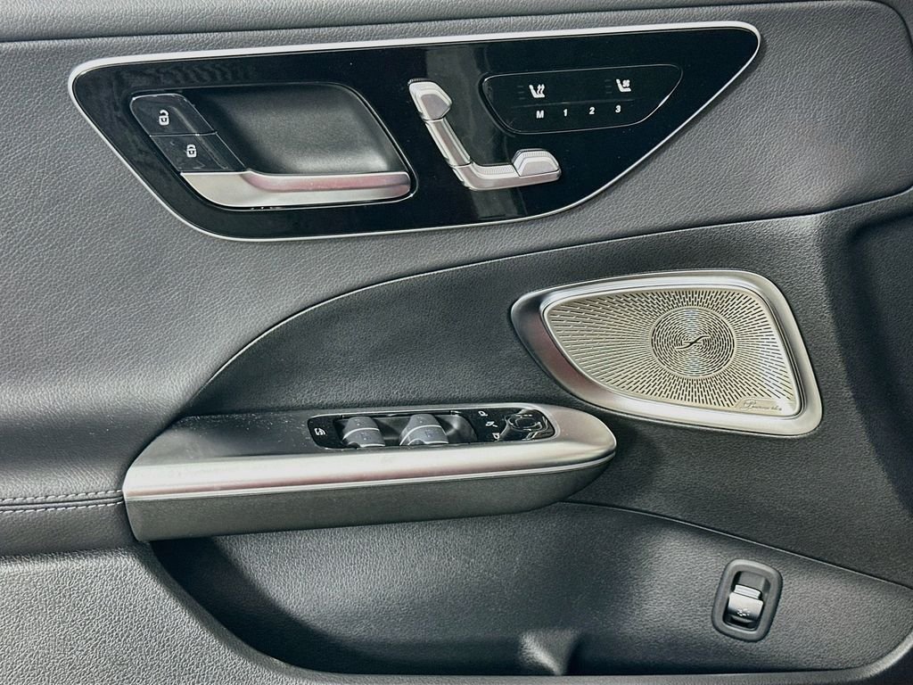 New 2026 MANUFAKTUR Patagonia Red Metallic Mercedes-Benz C 300 image 17