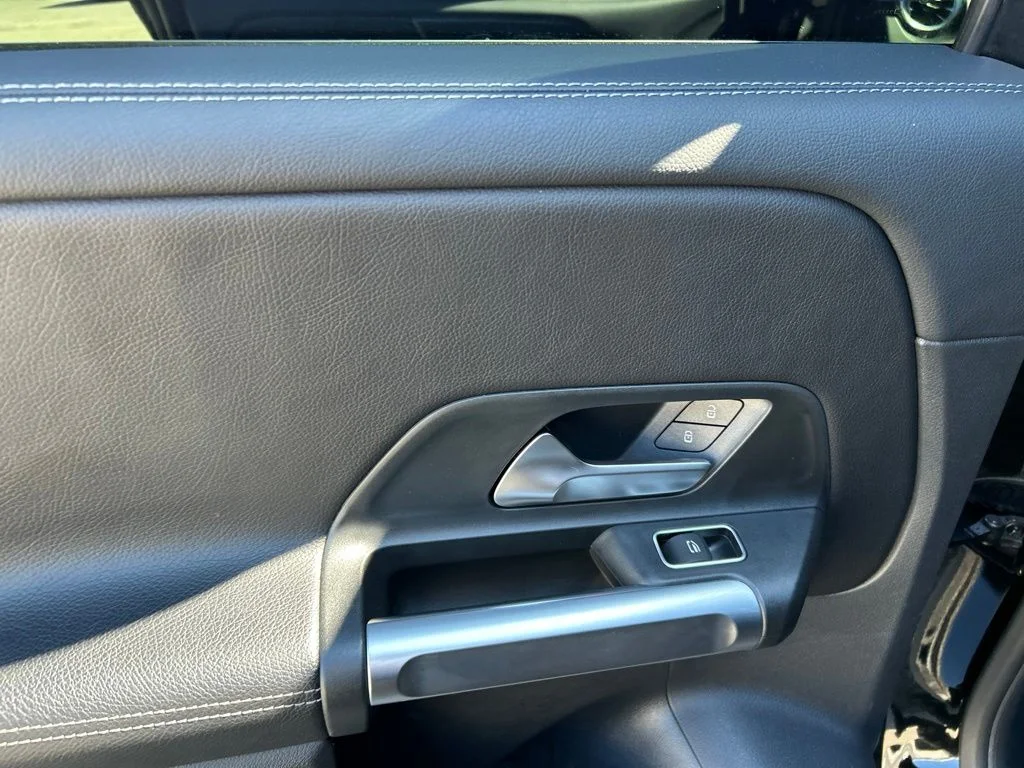 Used 2025 Black Mercedes-Benz GLB 250 image 19