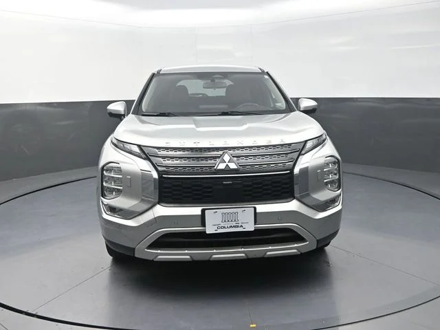Used 2023  Mitsubishi  image 4