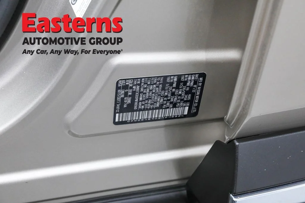 Used 2023 Silver Nissan SL image 36