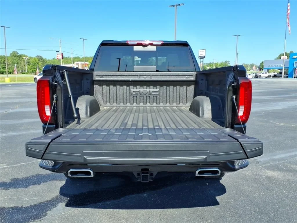 Used 2025 Onyx Black GMC Denali image 22