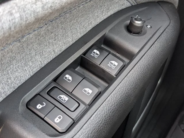 Used 2023 Red Jeep Latitude image 26