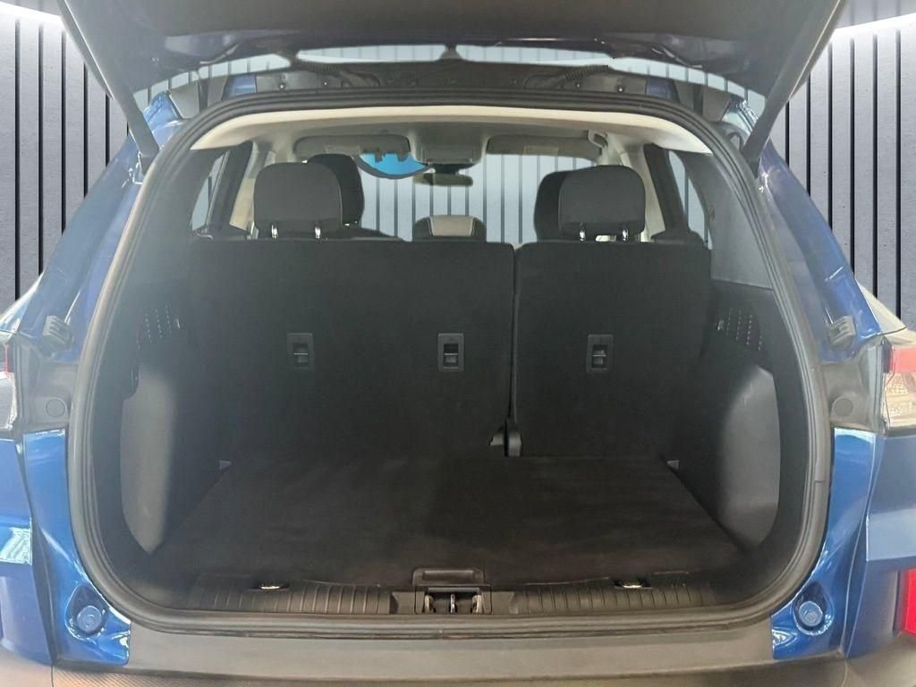 Used 2022 Blue Ford SE image 9