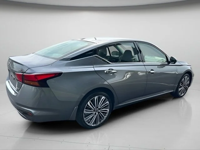 Used 2023 Gun Metallic Nissan 2.5 SL image 5