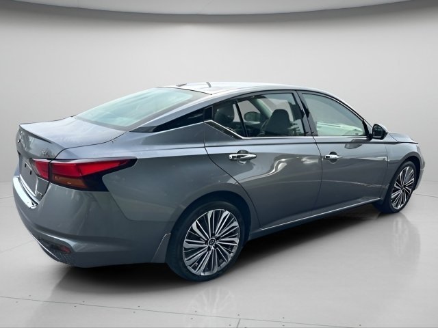 Used 2023 Gun Metallic Nissan 2.5 SL image 5