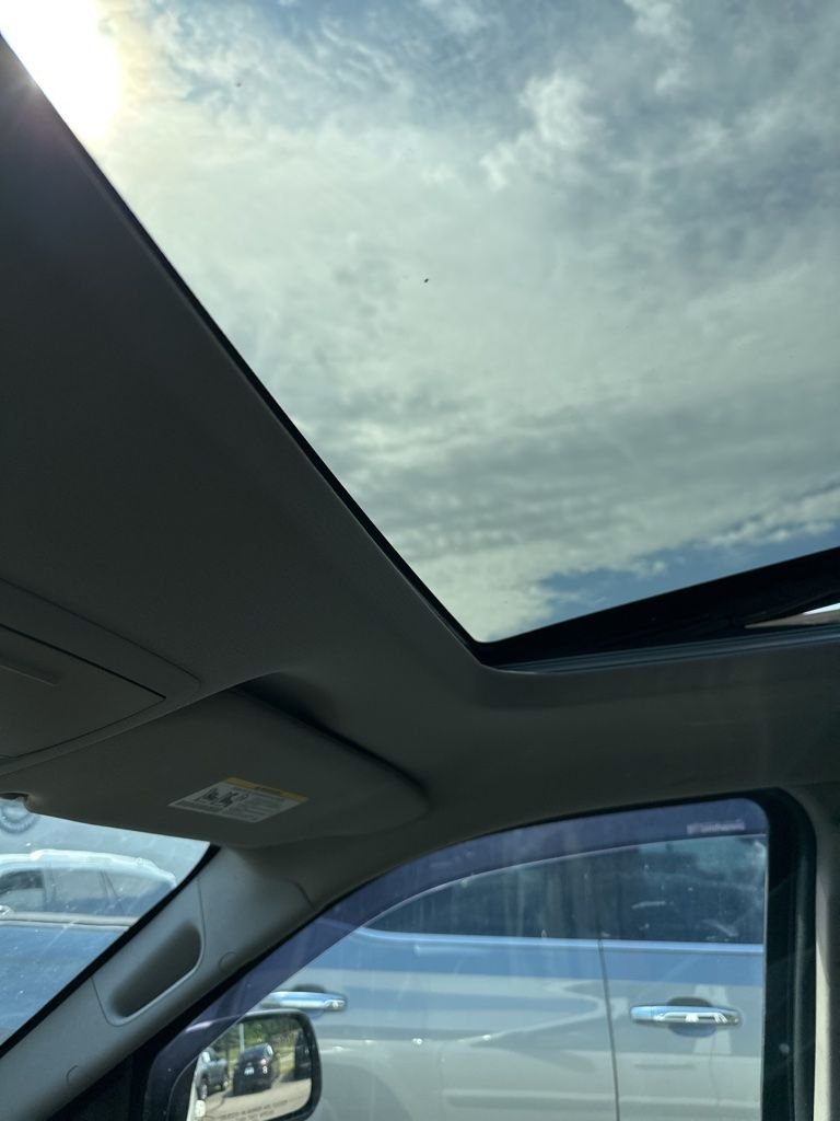 Used 2009 Stone White Jeep Laredo image 13