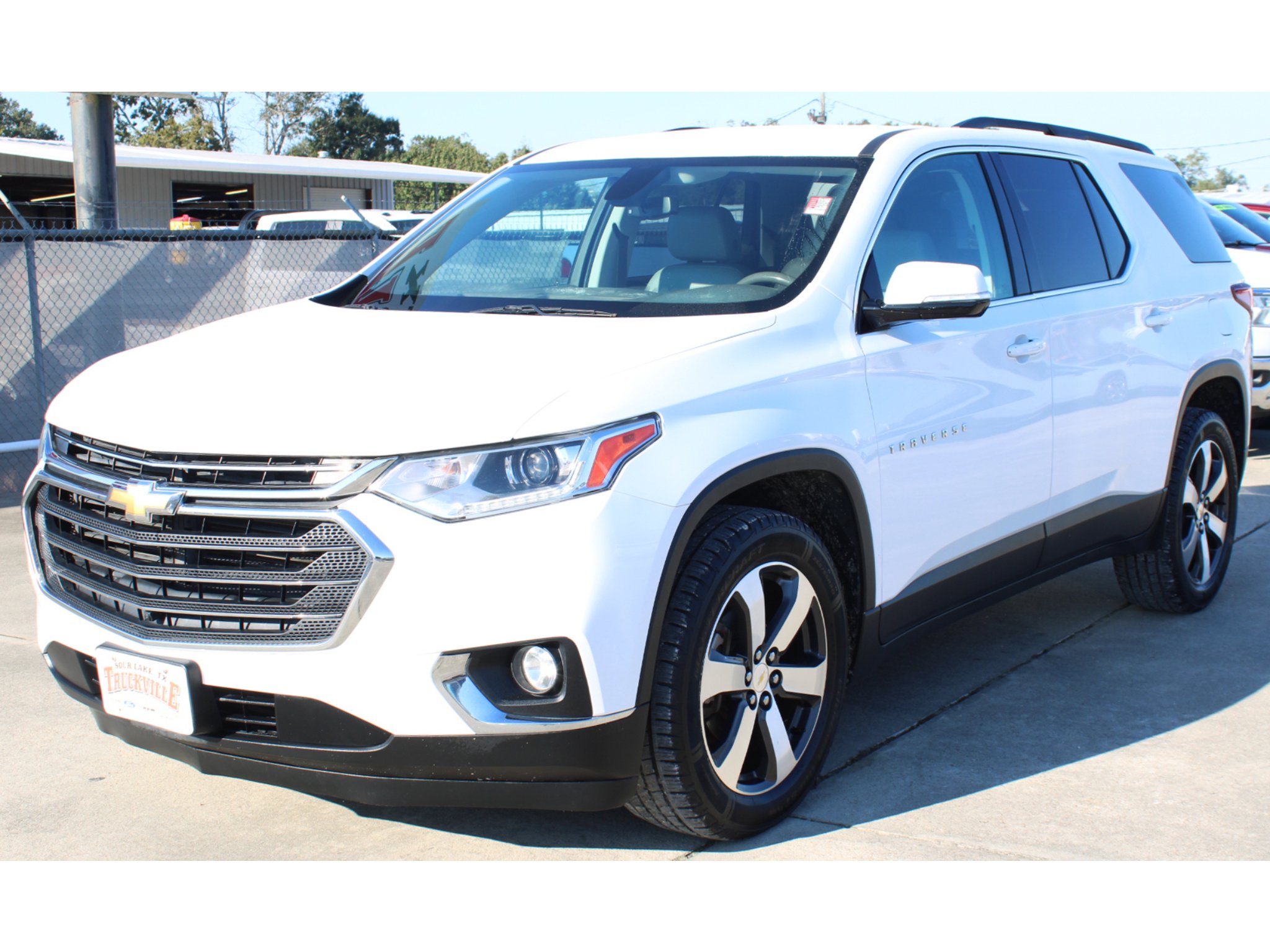 Used 2019 Chevrolet Traverse 3LT with VIN 1GNERHKW9KJ245296 for sale in Sour Lake, TX