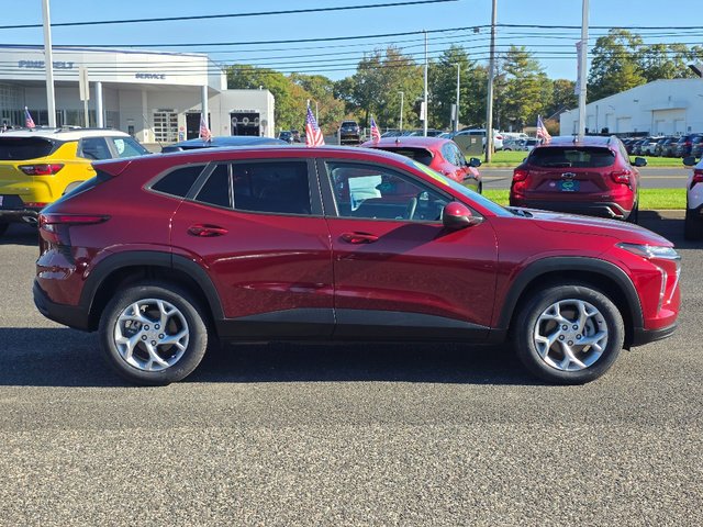 2024 Chevrolet Trax LS - Photo 18