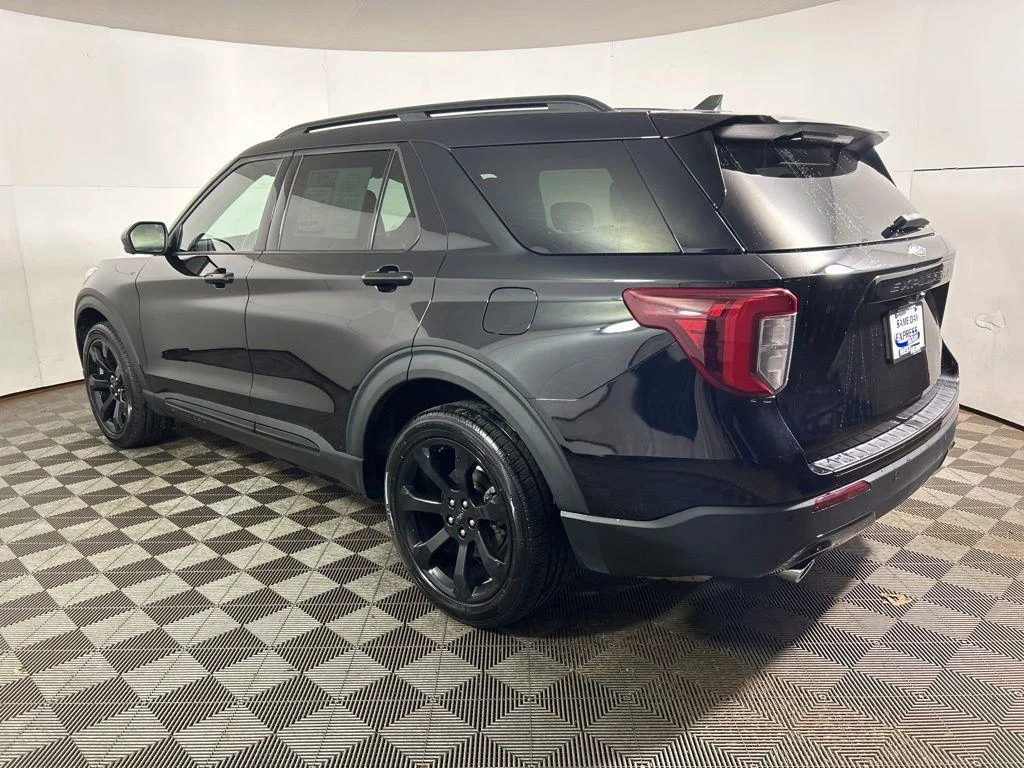 Used 2022 Black Metallic Ford ST-Line image 11