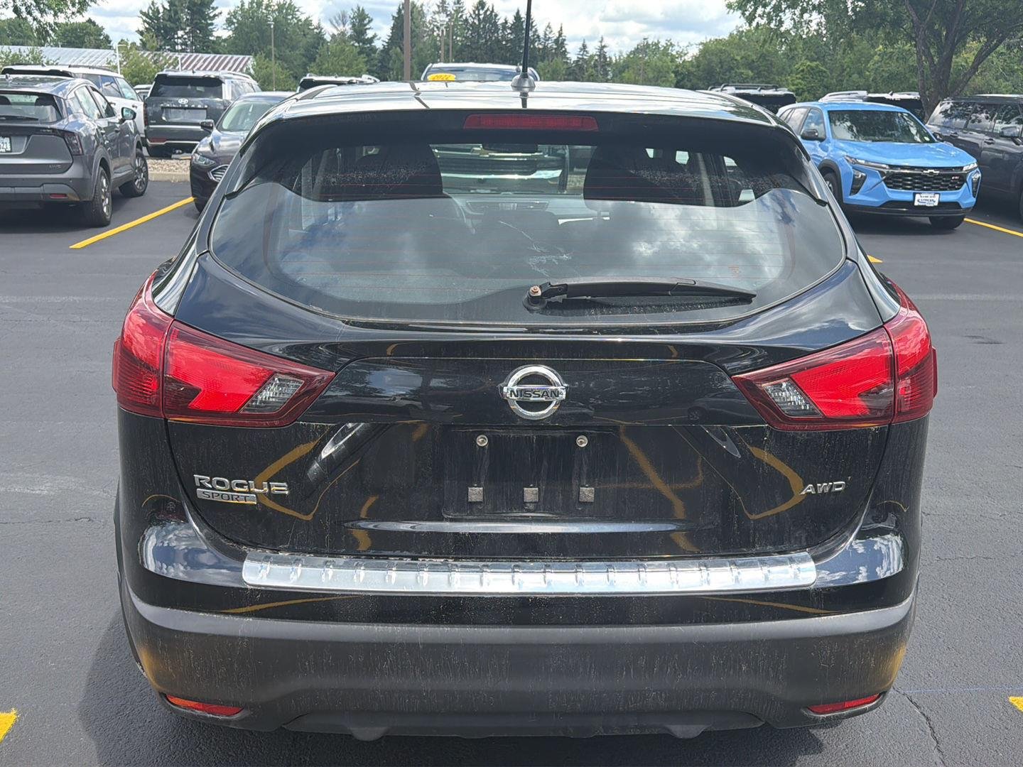 Used 2018 Magnetic Black Nissan S image 5