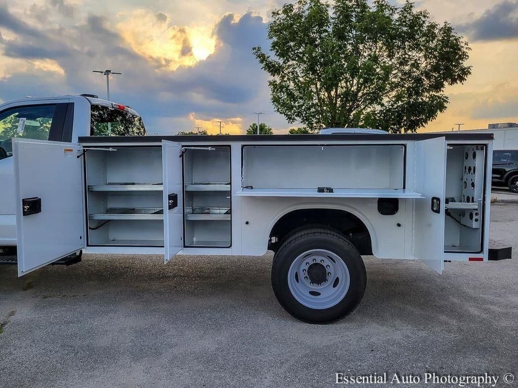 New 2025 Oxford White Ford F-550® XL image 22