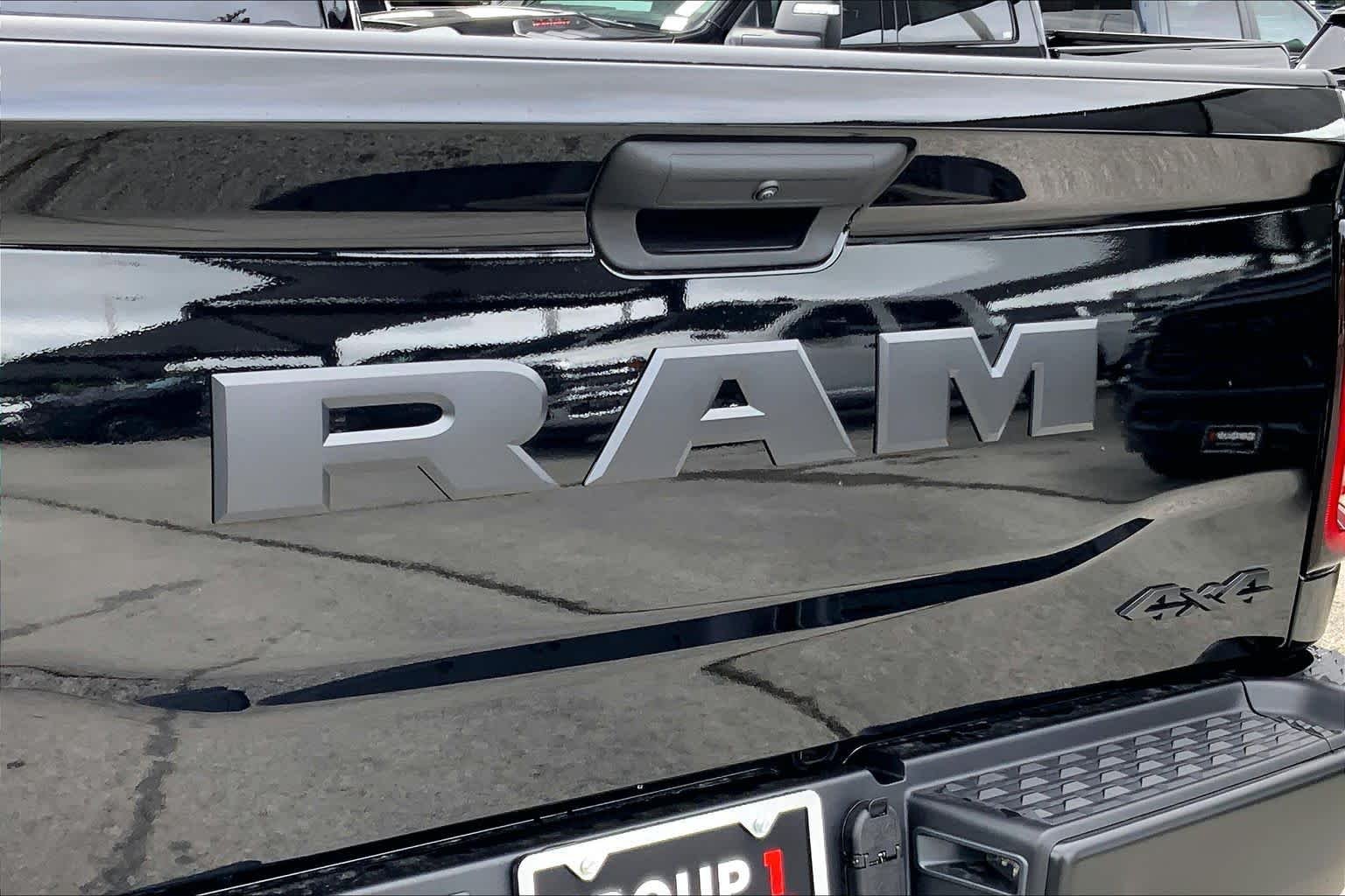 New 2026 Diamond Black Crystal Pearl-Coat Exterior Paint RAM Tradesman image 14