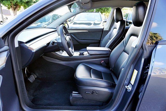 Used 2023  Tesla Long Range image 13