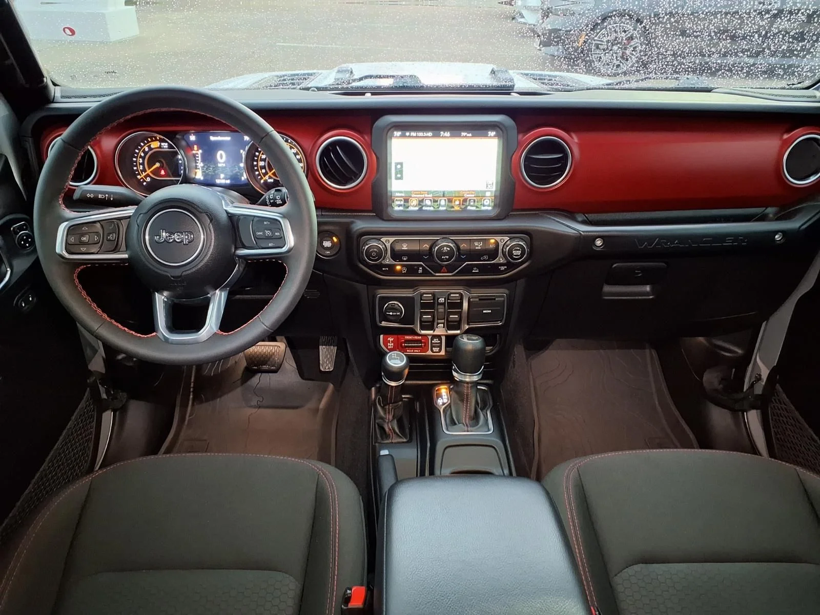 Used 2023 Silver Jeep Rubicon image 10