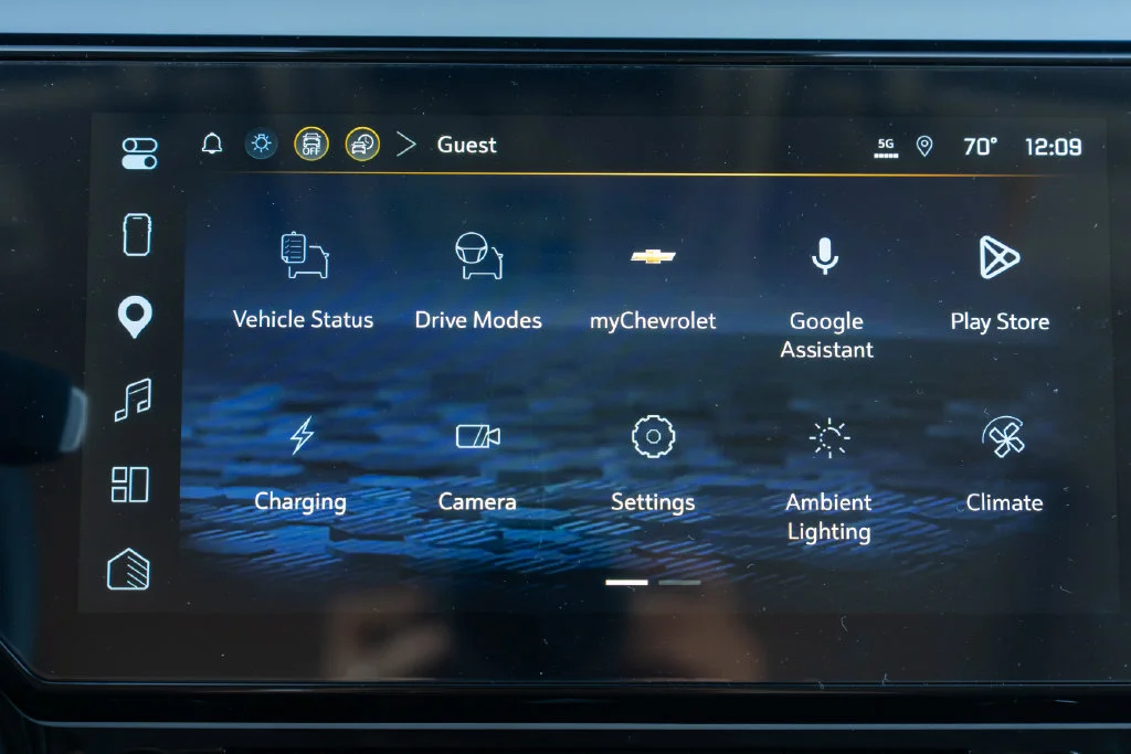 2027 Chevrolet Bolt RS - Photo 13