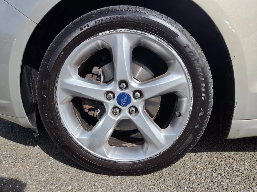 Used 2015 Gold Ford SE image 9