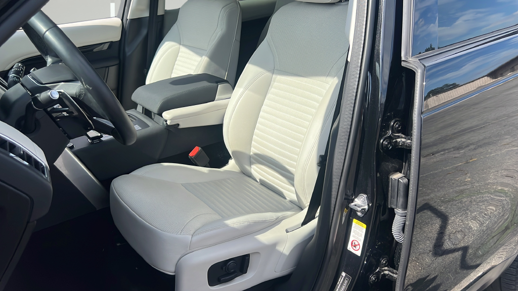 Used 2025 Black Land Rover S image 13