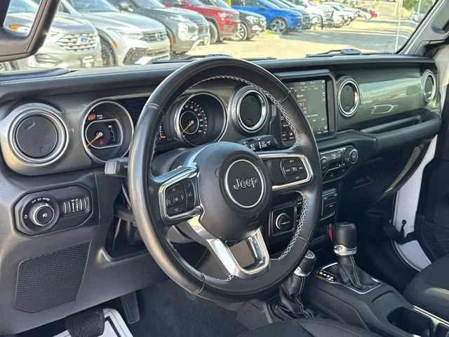 Used 2022 White Jeep Unlimited Sahara image 21
