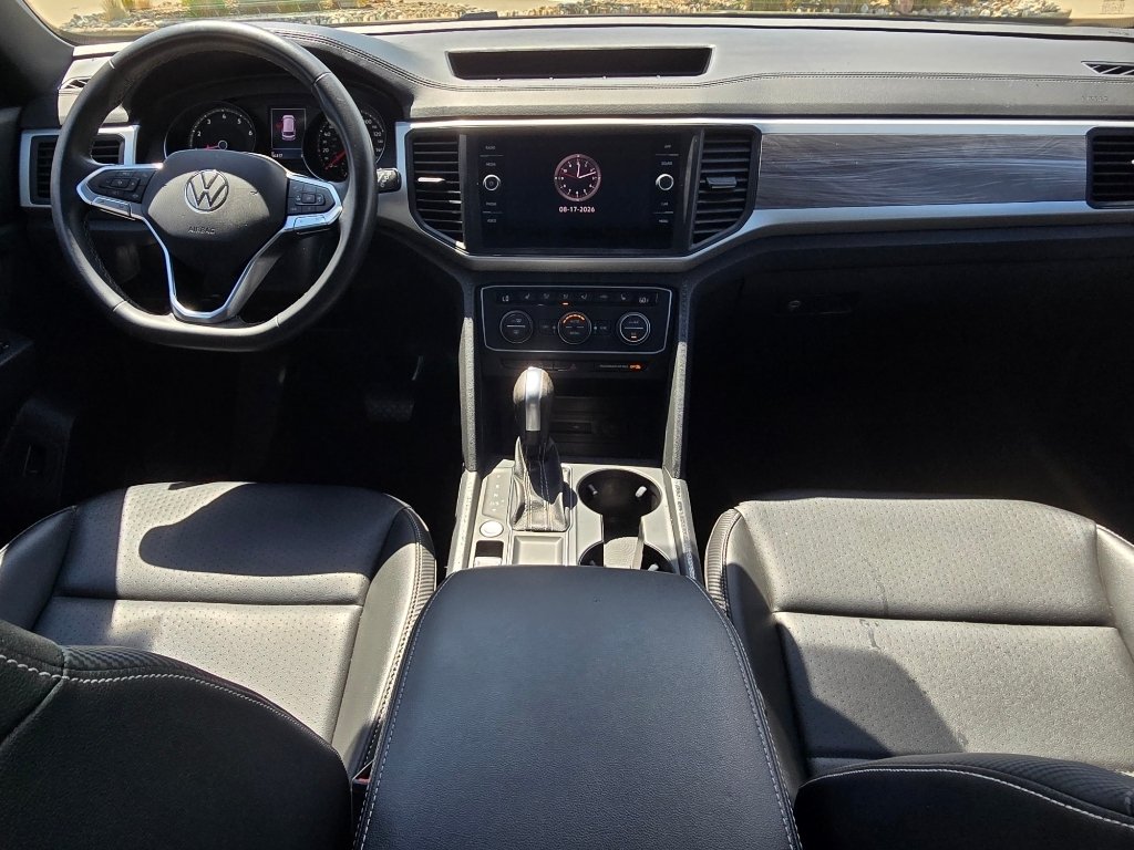 Used 2021 Deep Black Pearl Volkswagen 3.6L V6 SE w/Technology image 25