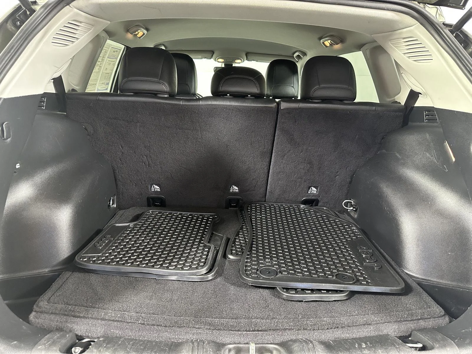 Used 2020 Olive Green Pearlcoat Jeep Latitude image 29