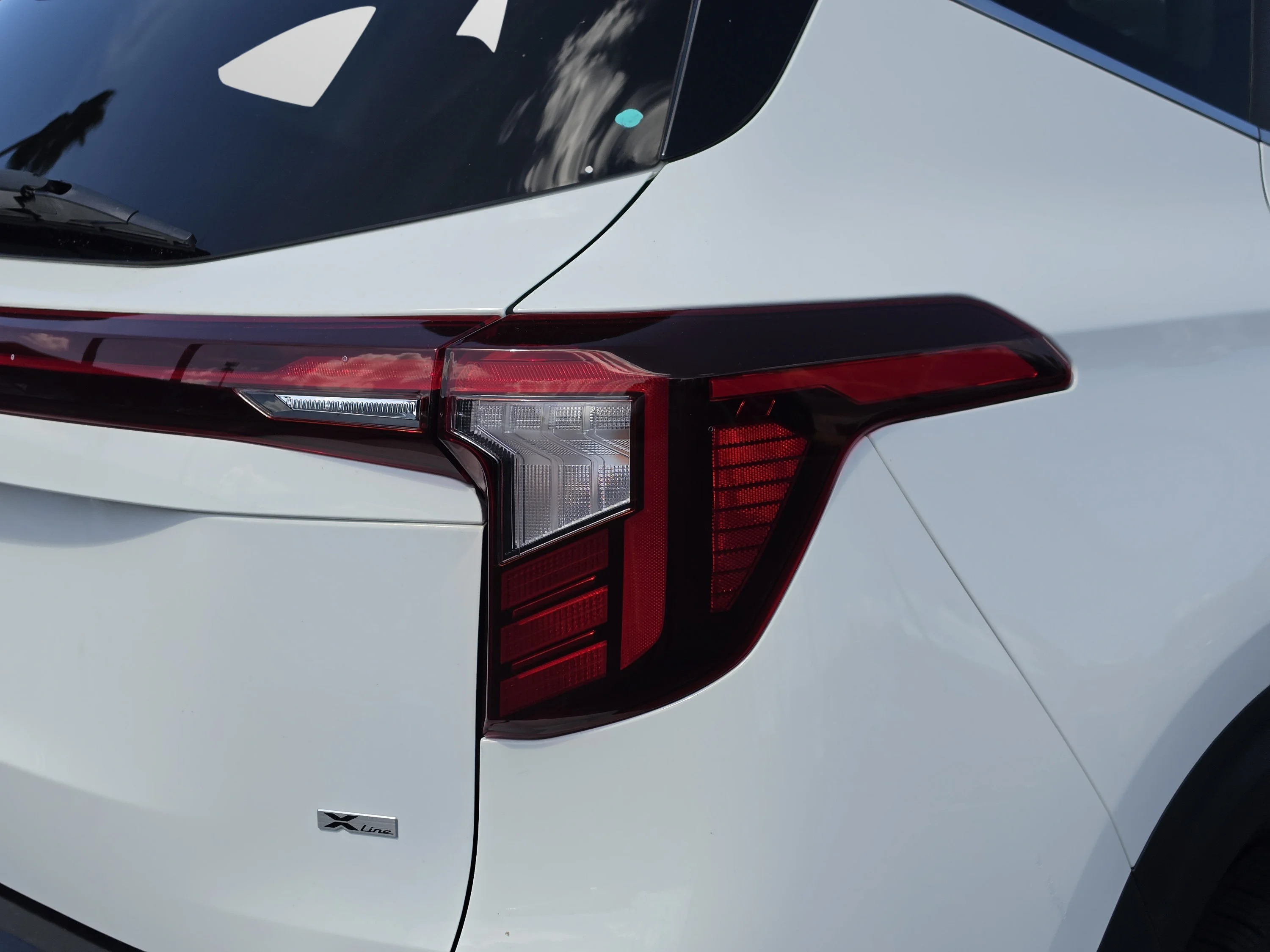 Used 2024 Clear White/Black Roof Kia X-Line image 14