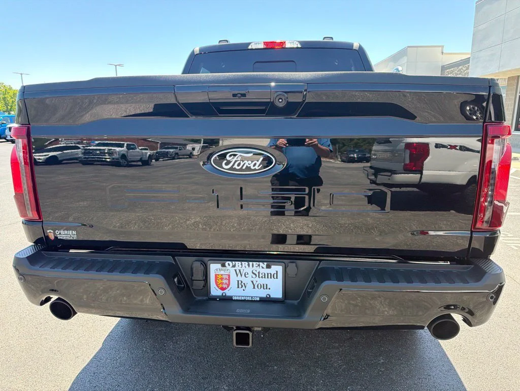 New 2026 Agate Black Metallic Ford XLT image 4