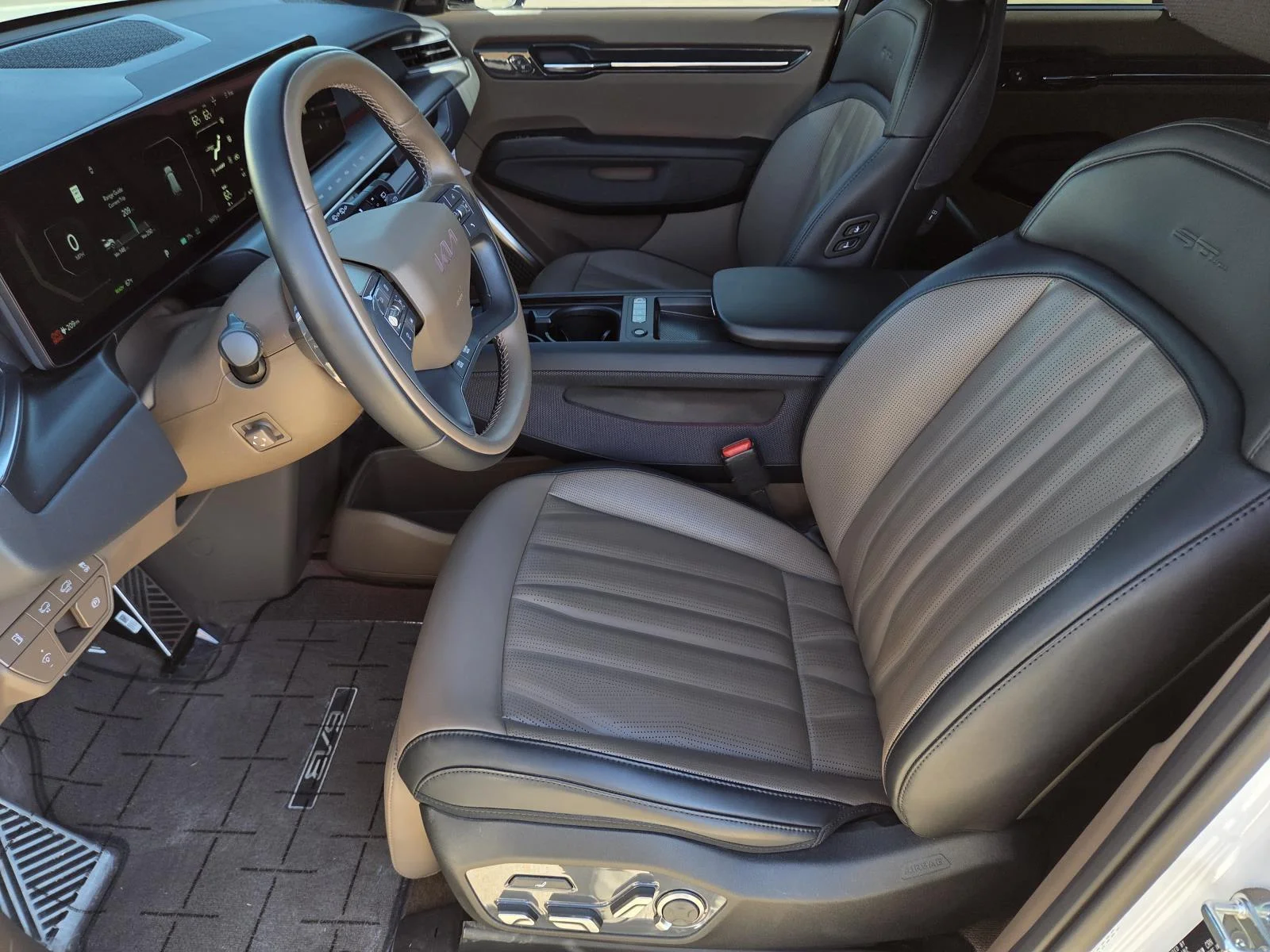 Used 2026 Glacial White Pearl/Ebony Black Roof Kia GT-Line image 32