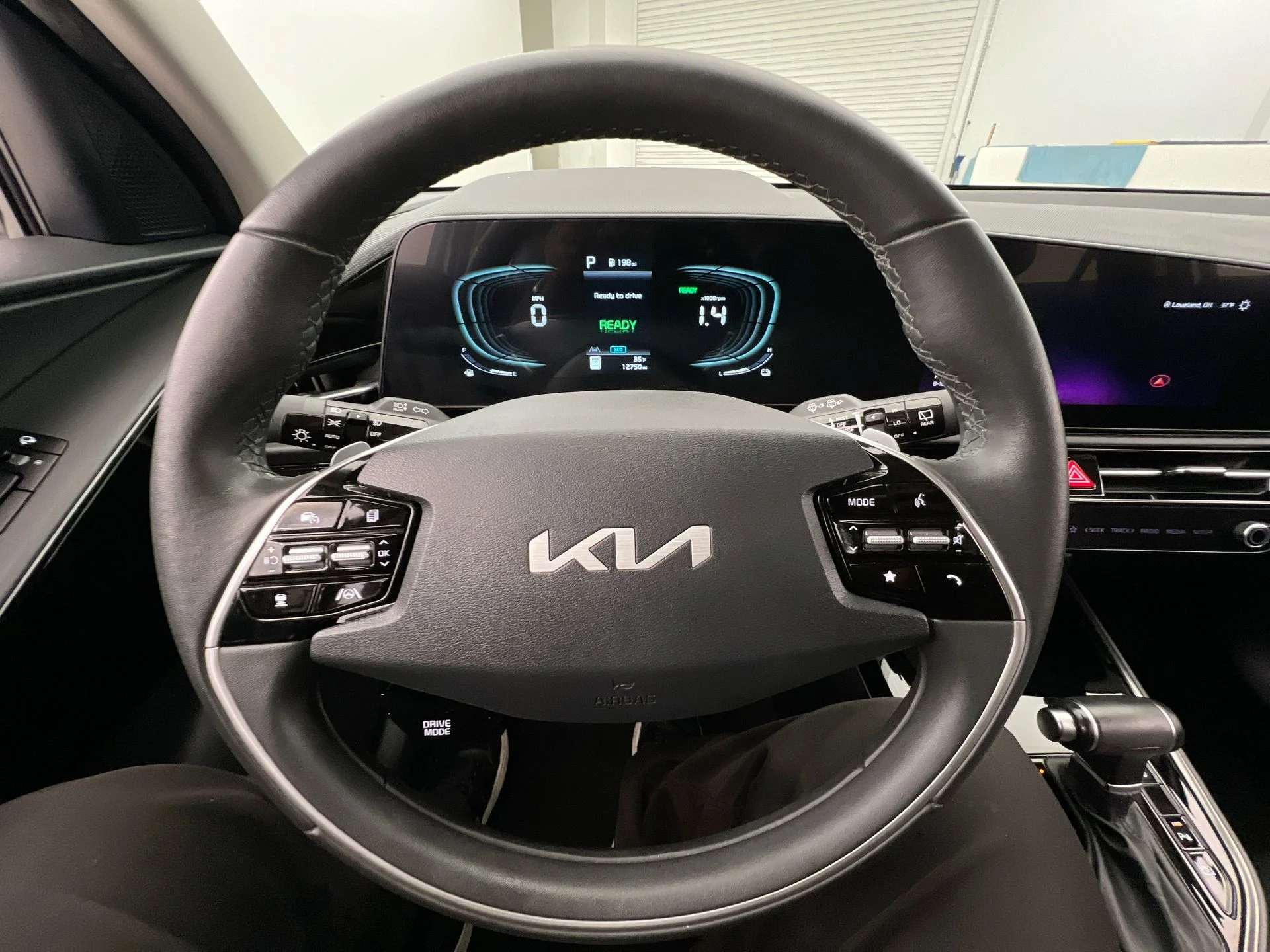 Used 2023 White Kia EX Touring image 29