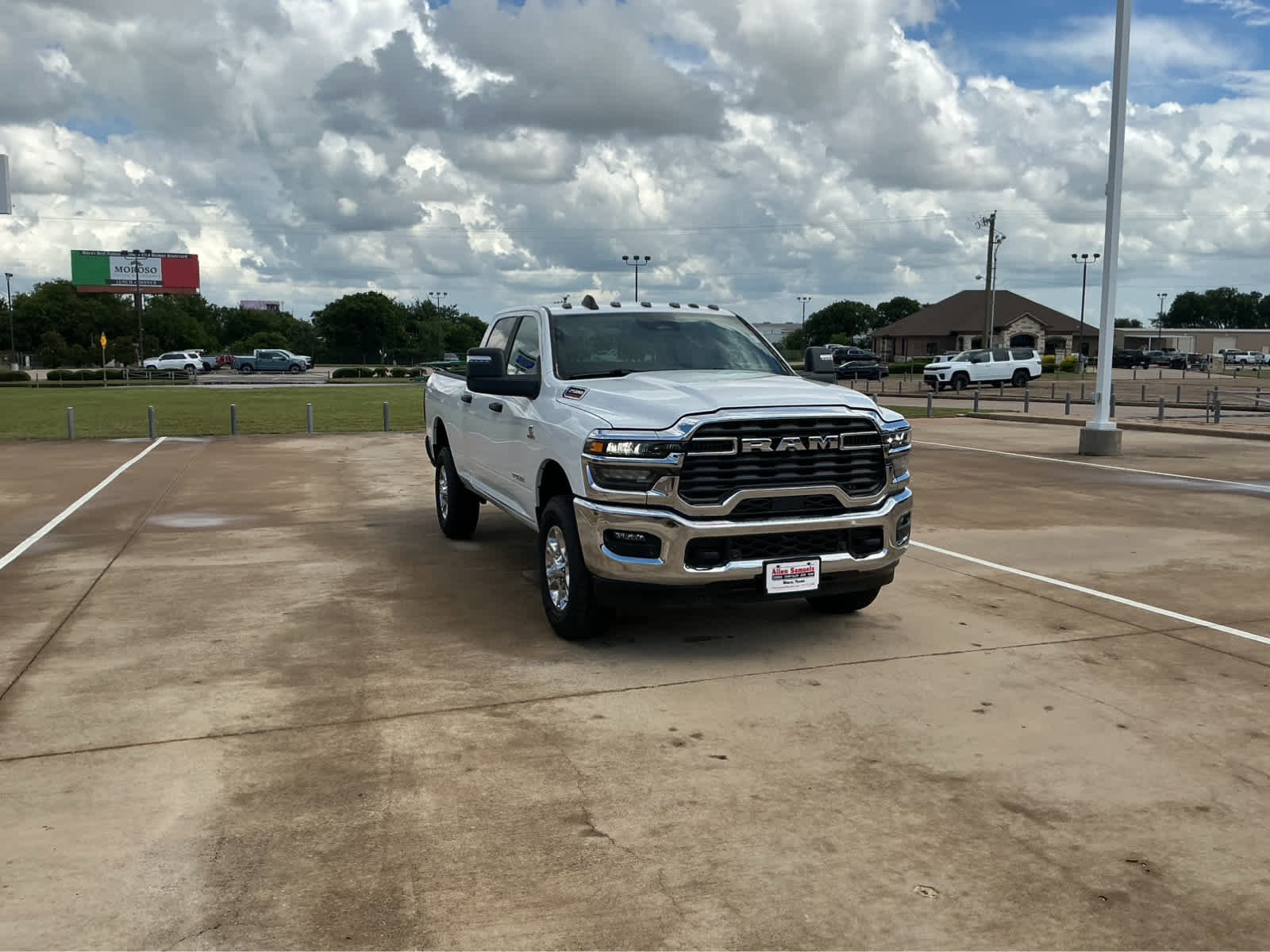 New 2026 Bright White Clear-Coat Exterior Paint RAM Lone Star image 4