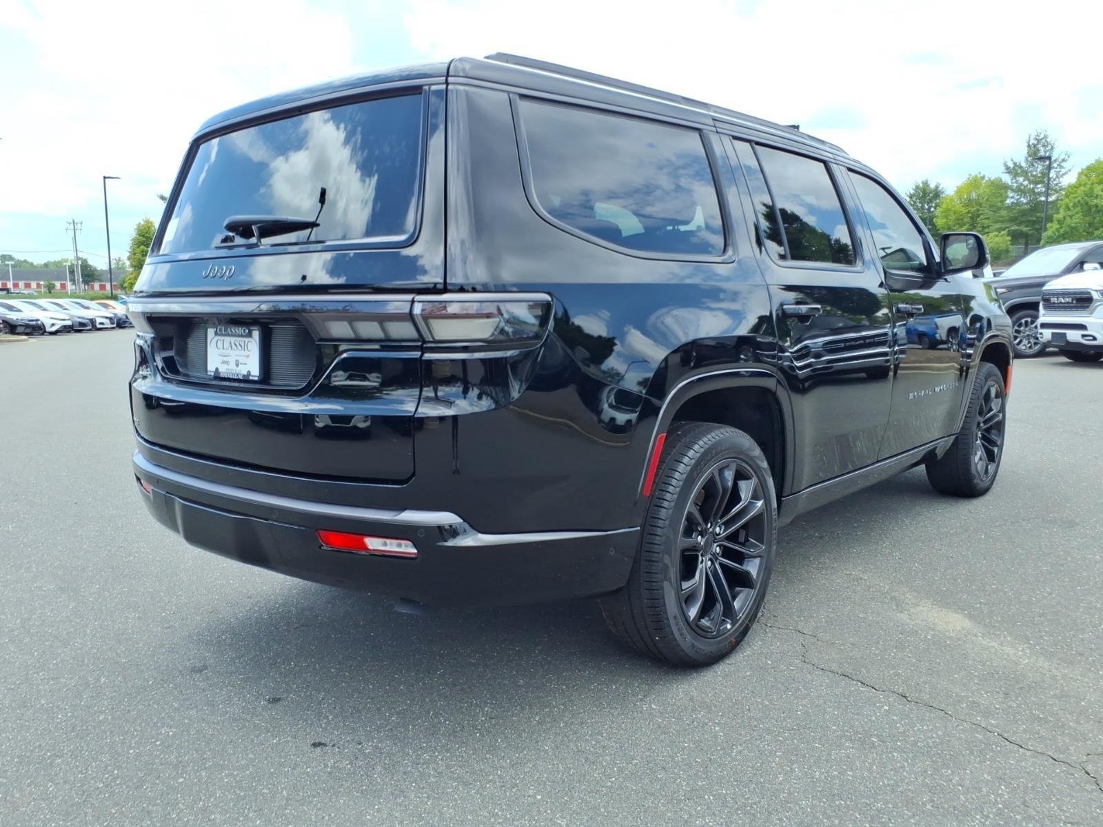 New 2026 High Gloss Black Exterior Paint Jeep Summit Obsidian image 2