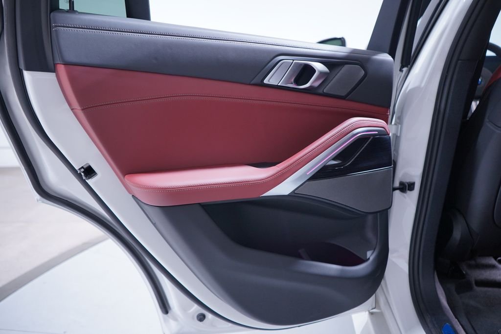 New 2026 Alpine White BMW xDrive40i image 15