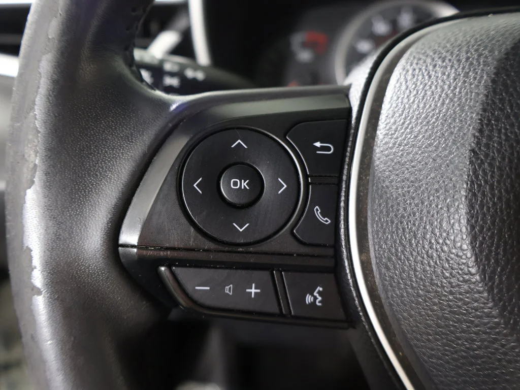 Used 2019 White Toyota SE image 36
