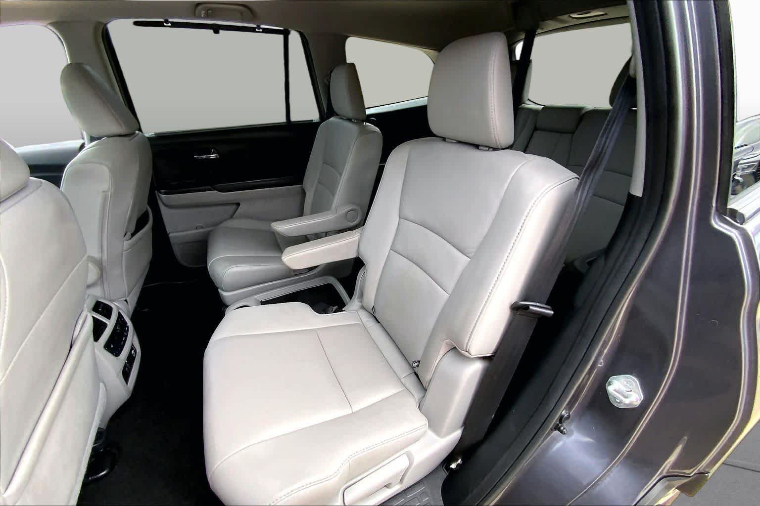 Used 2021 Modern Steel Metallic Honda Touring 7-Passenger image 20