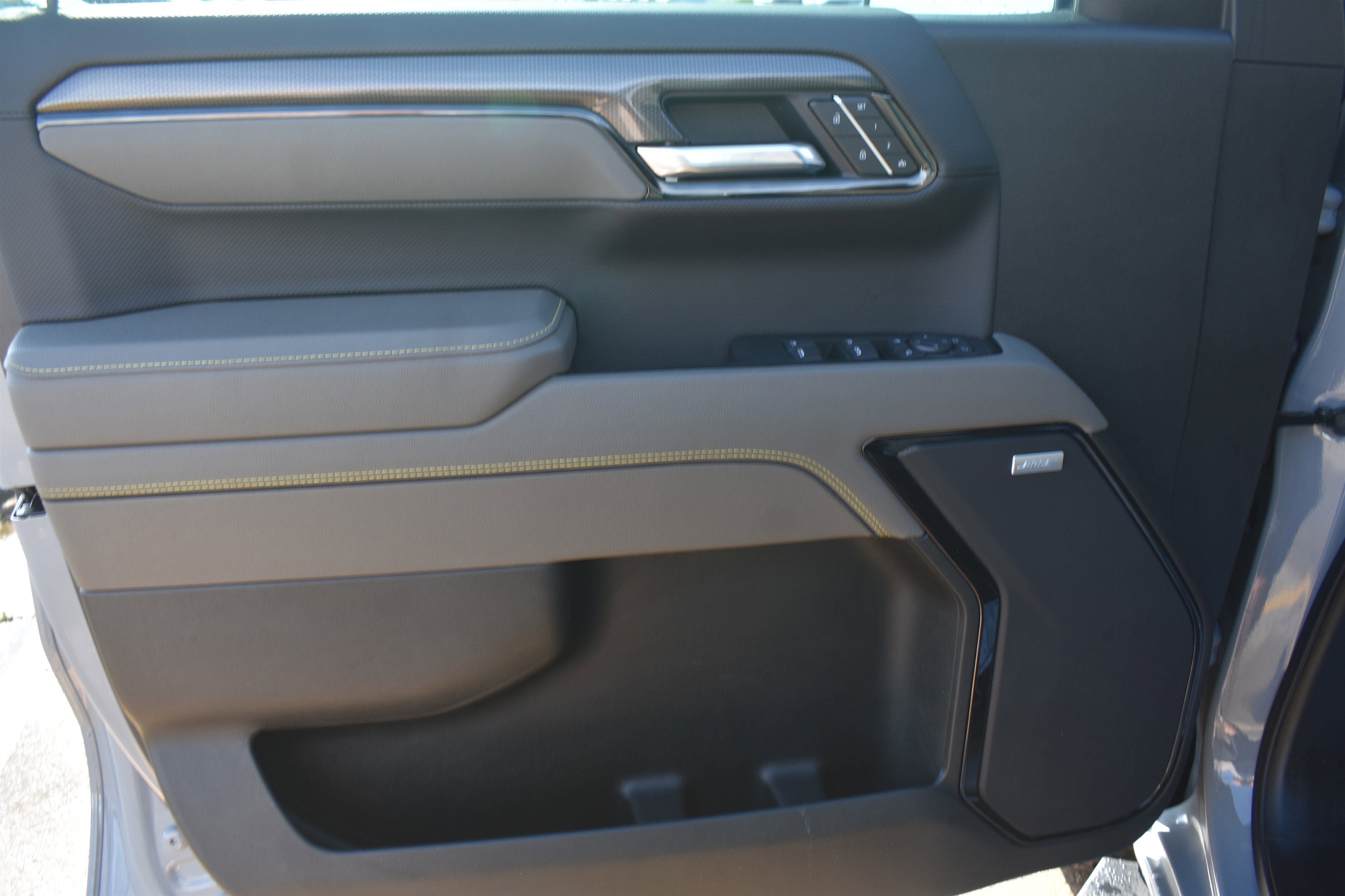 Used 2025 Slate Gray Metallic Chevrolet ZR2 image 15