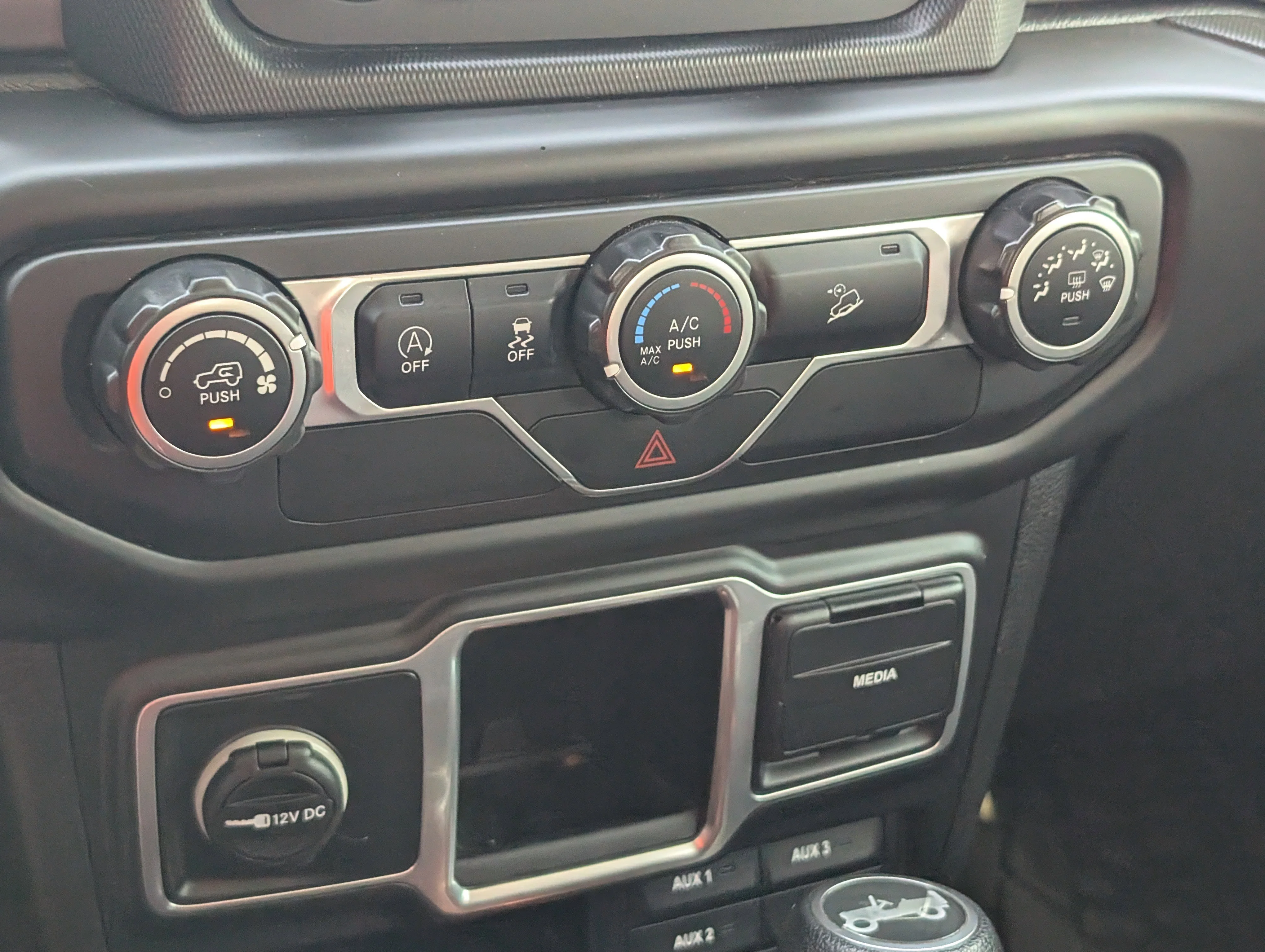 Used 2018 White Jeep Sport image 62