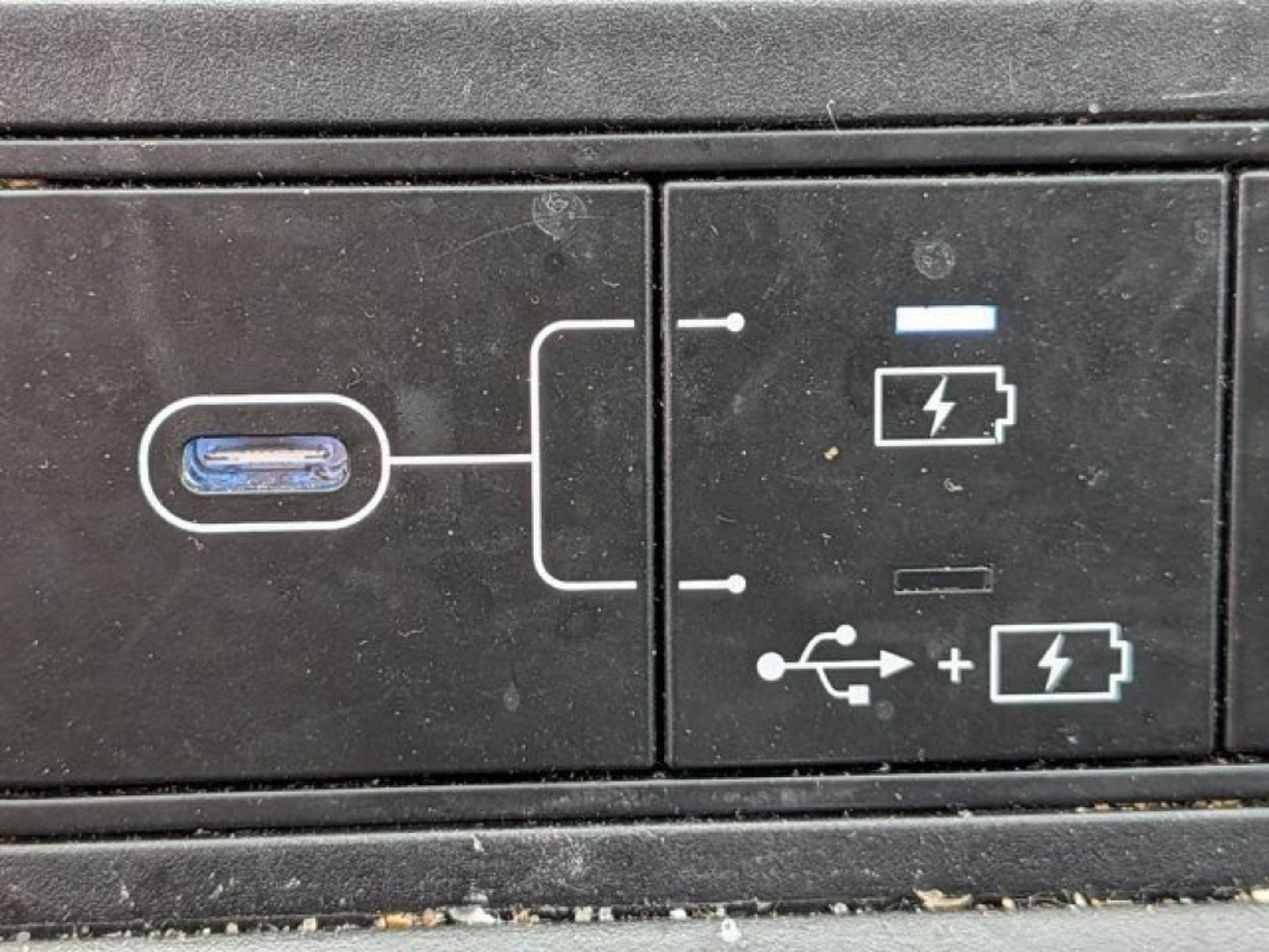 2025 Hyundai Santa Fe SE - Photo 25