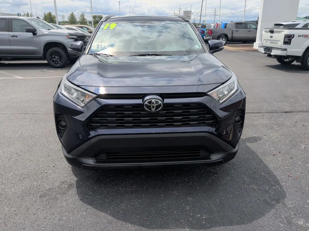 Used 2019  Toyota XLE image 3