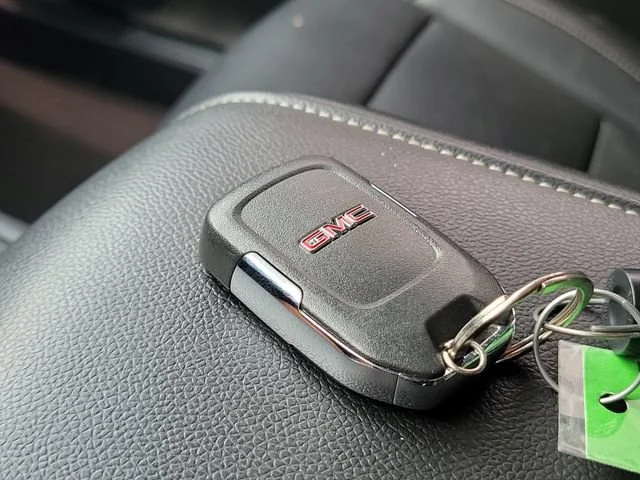 2023 GMC Acadia SLT - Photo 39