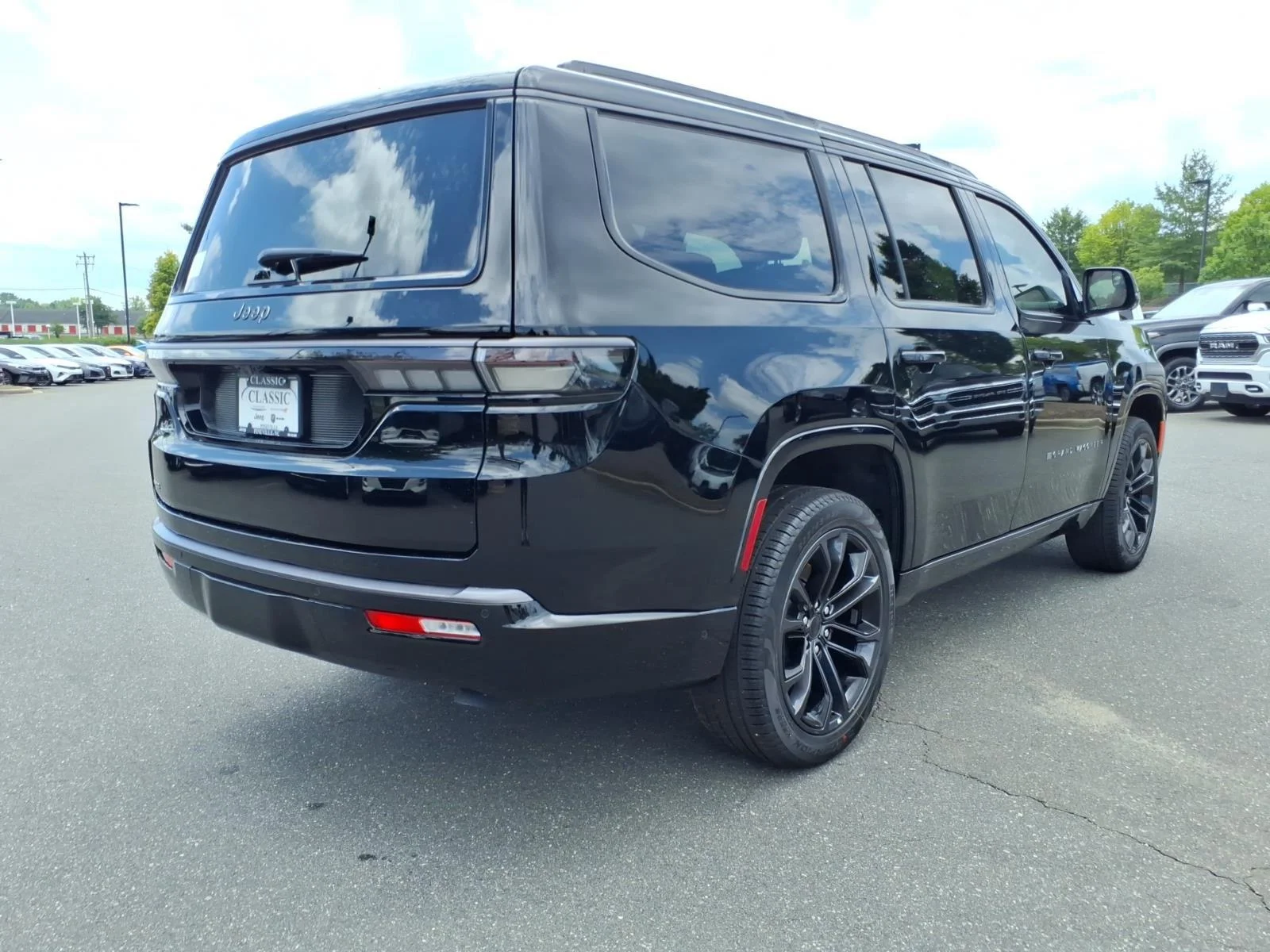 New 2026 High Gloss Black Jeep Summit Obsidian image 2