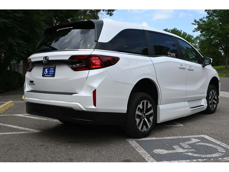 2025 Honda Odyssey EX-L - Photo 6