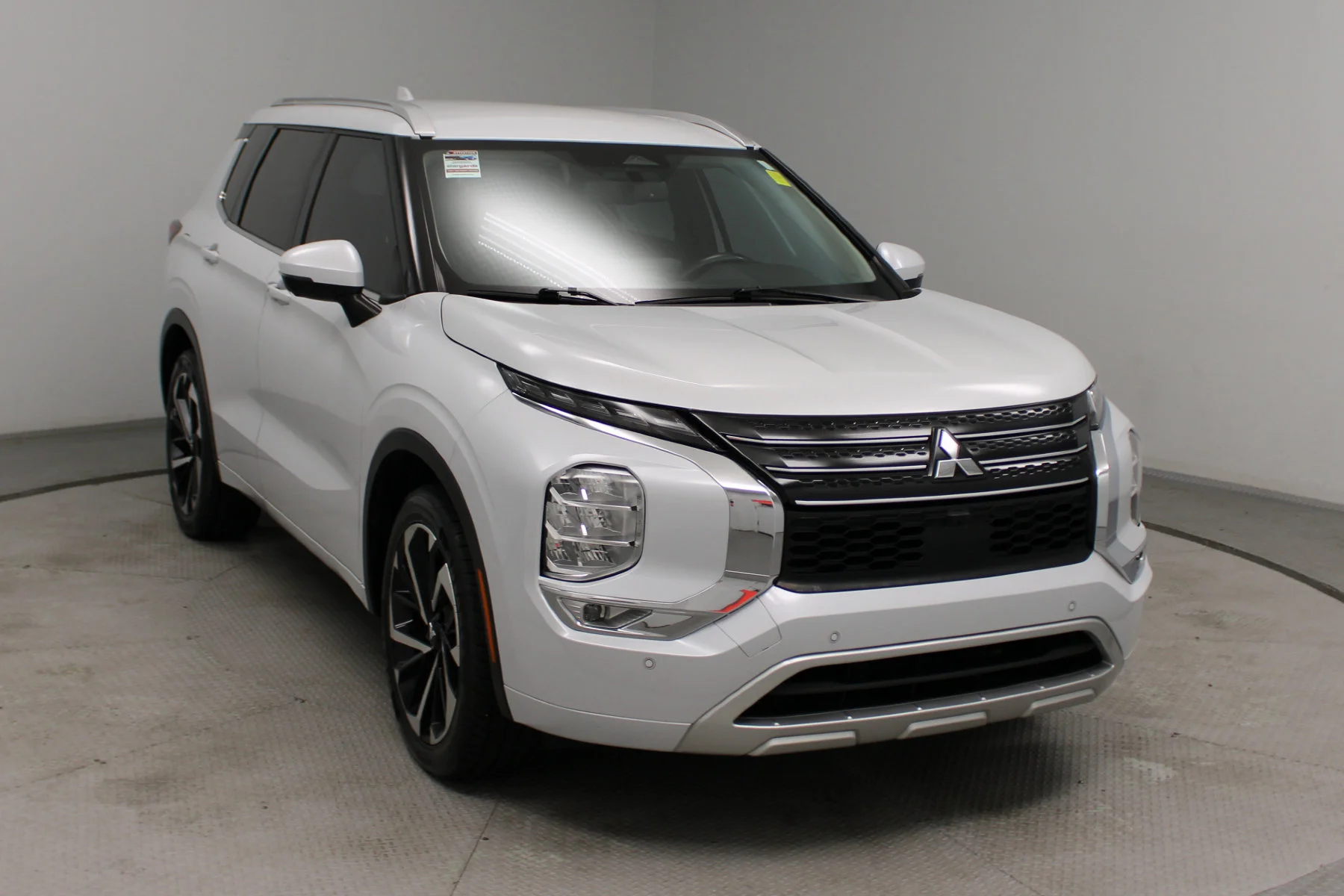 Used 2023 White DIAMOND Mitsubishi SEL 2.5 2WD image 7