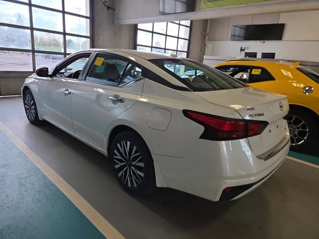Used 2023 White Nissan 2.5 SV image 6