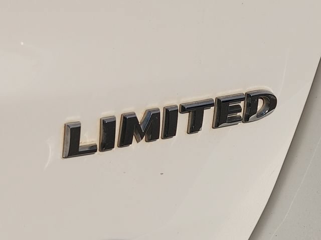 Used 2022 White Jeep Limited 4x4 image 12