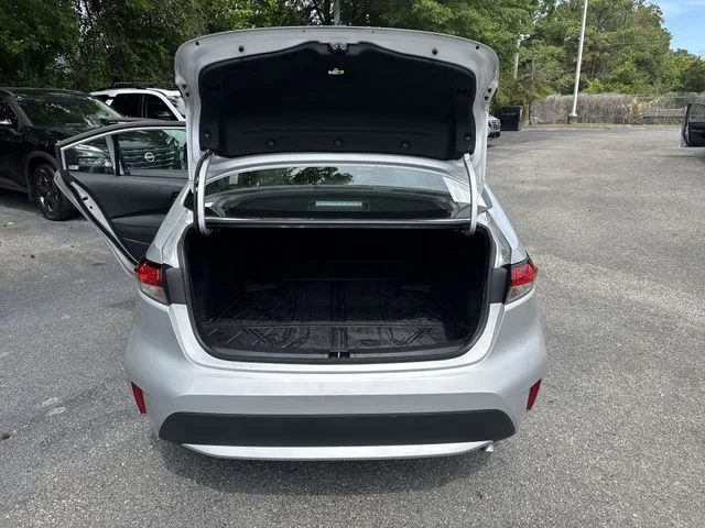Used 2022 Silver Toyota LE image 12