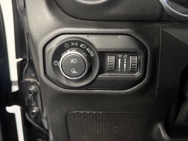 Used 2020 Black Jeep Overland image 12
