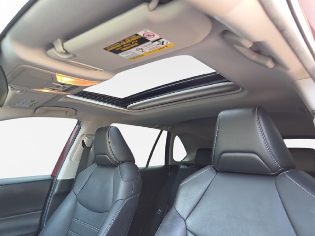Used 2021 Red Toyota XLE Premium image 28