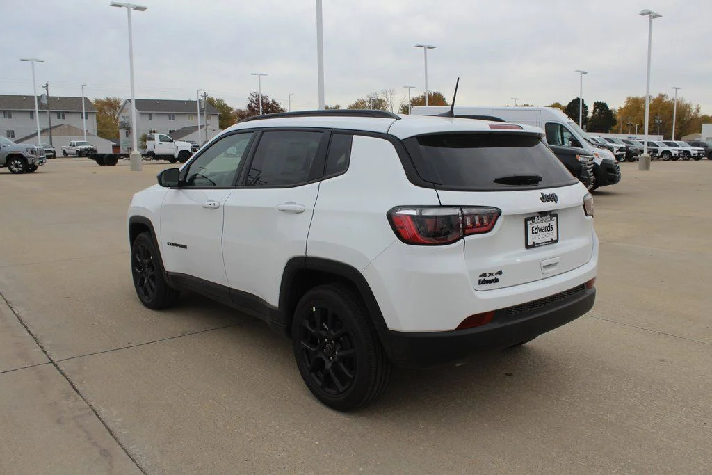 New 2026 White/off-white Jeep Latitude image 5
